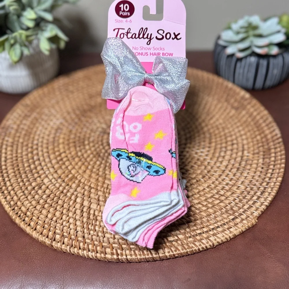 10 pairs Totally Sox Girls’ No Show Socks with Silver Ribbon Bow Hair Pin